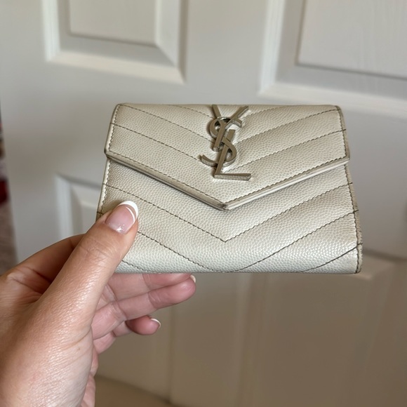 YSL Cassandre Matelasse Compact Wallet White Silver - Picture 2 of 11